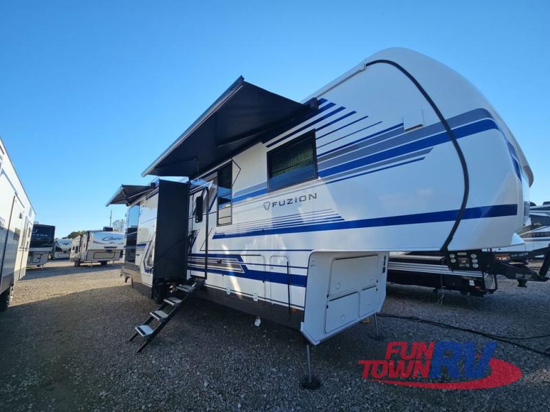 RV listing image