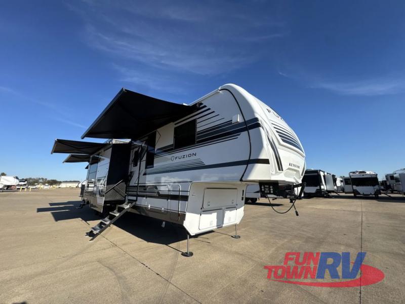 RV listing image