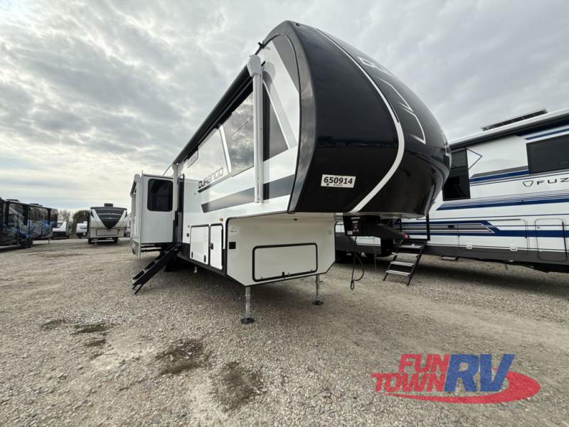 RV listing image