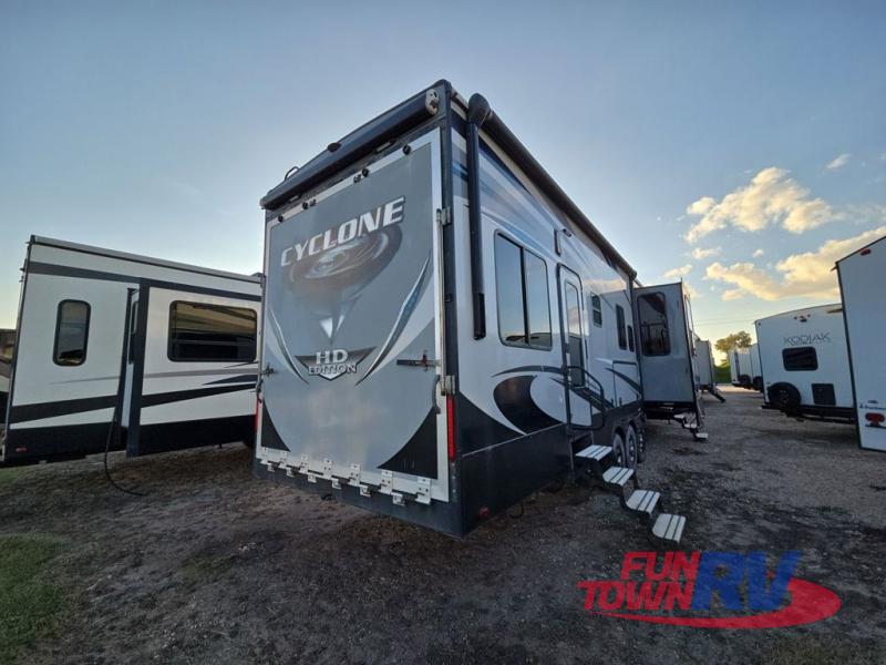 RV listing image