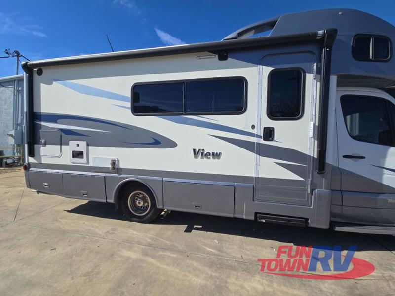 RV listing image