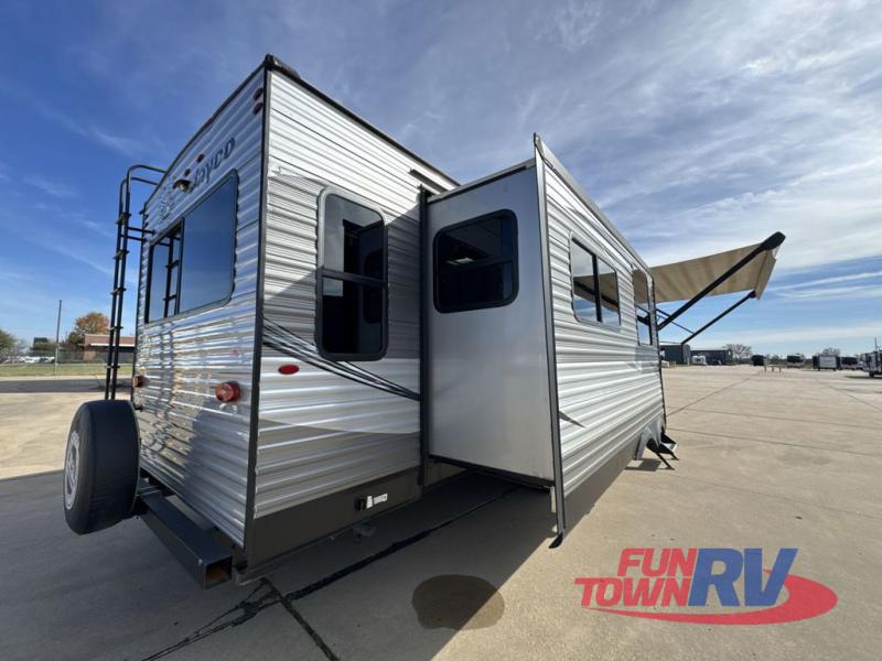 RV listing image
