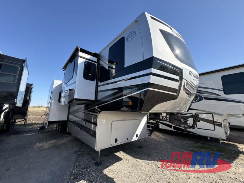 RV listing image