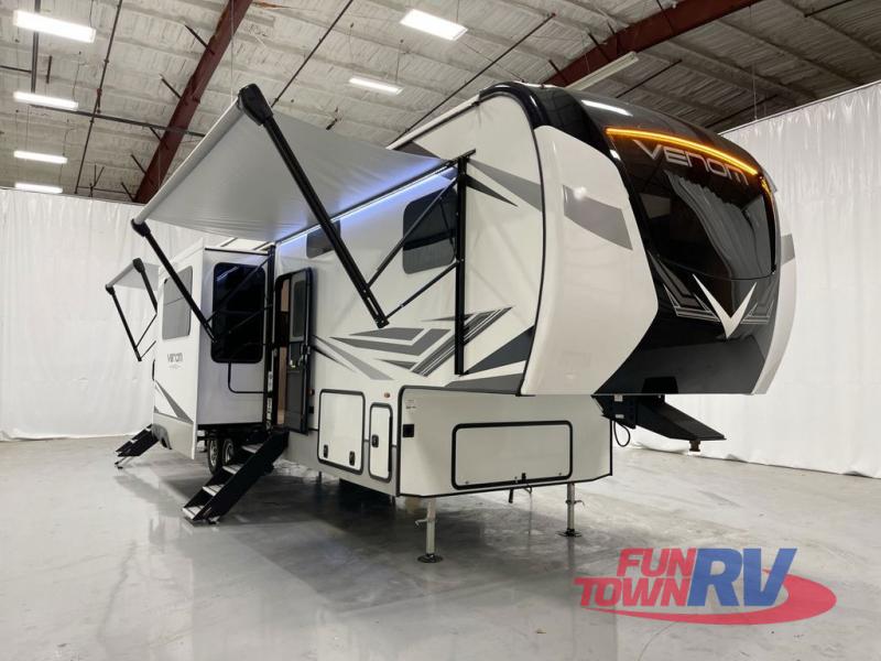 New 2023 KZ Venom V-Series V3313TK Toy Hauler Fifth Wheel at