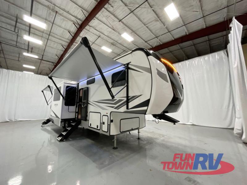New 2023 KZ Venom V-Series V3313TK Toy Hauler Fifth Wheel at