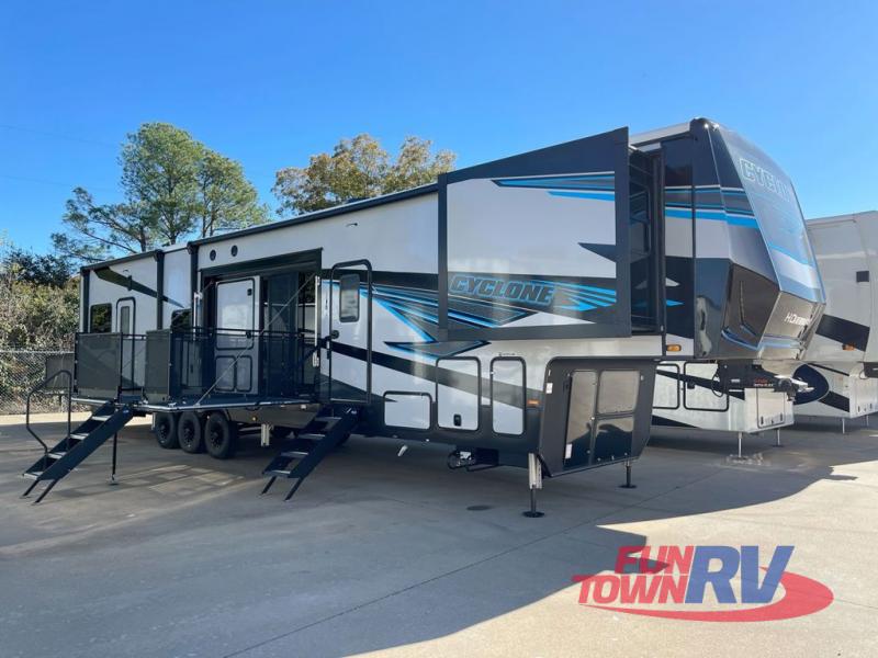 New 2025 Heartland Cyclone 4270 Toy Hauler Fifth Wheel at Fun Town