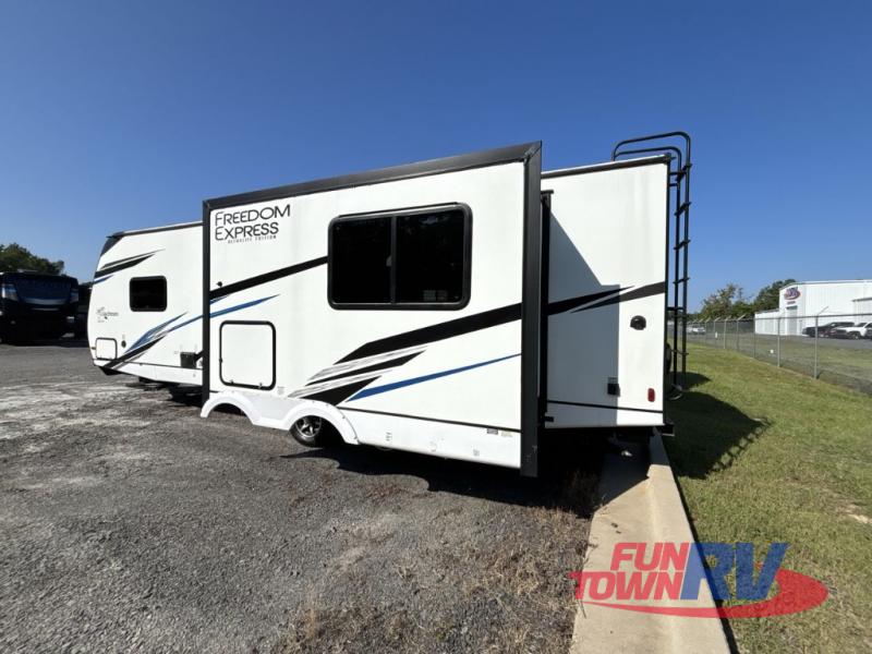 RV listing image