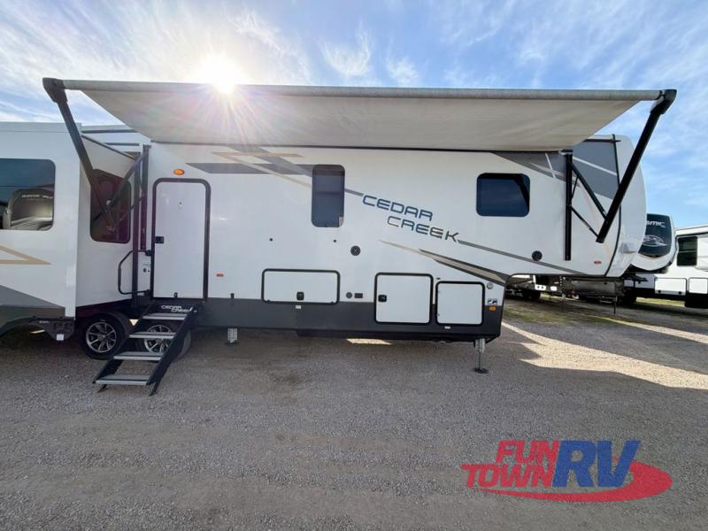 RV listing image