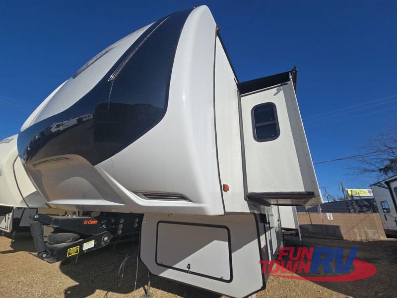 RV listing image