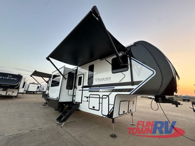 RV listing image