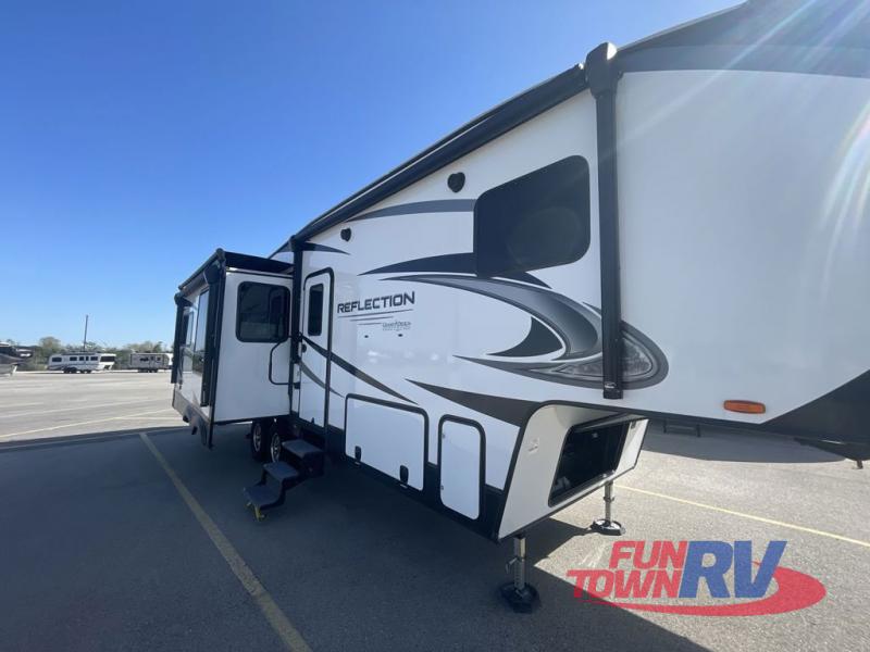 Grand Design RV Reflection Image