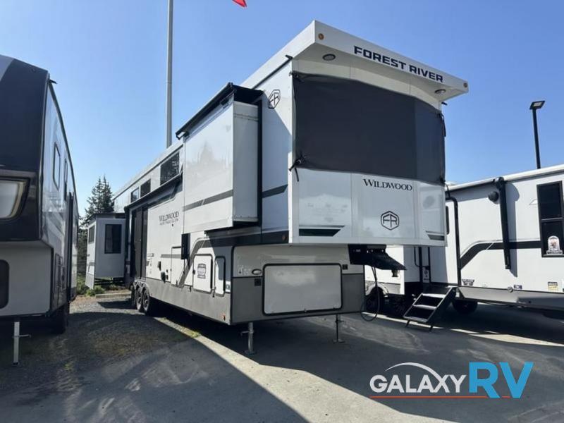 New 2025 Forest River RV Wildwood Heritage Glen ROOST43 Fifth