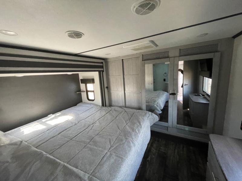 Used 2021 Keystone RV Fuzion 427 Toy Hauler Fifth Wheel at Gavins Point ...