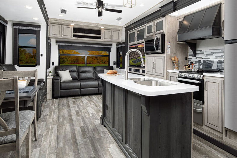 Avalanche Fifth Wheel | General RV Center