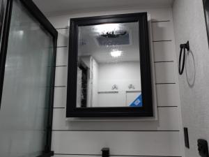 North Point 381CKRE Photo