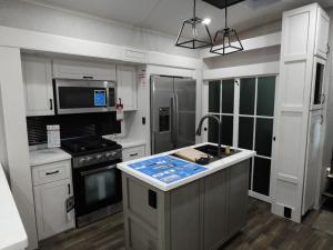 North Point 381CKRE Photo