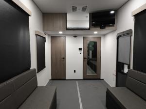 Momentum M-Class 381MS Photo