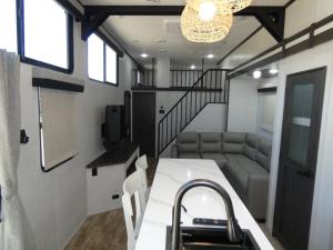 Hampton 390PVL Photo