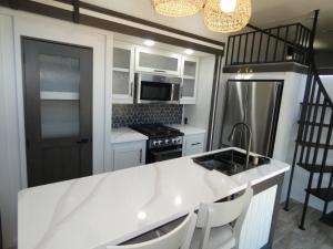 Hampton 390PVL Photo