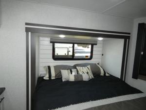 Hampton 390PVL Photo