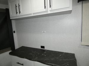 Hampton 390PVL Photo