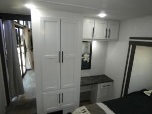Hampton 390PVL Photo