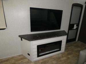 Hampton 390PVL Photo