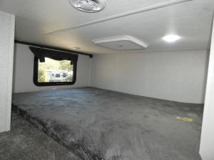 Hampton 390PVL Photo
