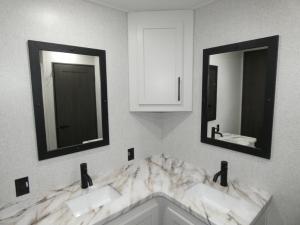 Hampton 390PVL Photo