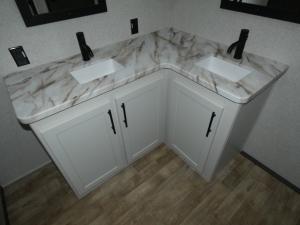 Hampton 390PVL Photo