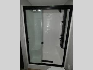 Hampton 390PVL Photo