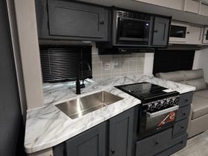 Apex Ultra-Lite 300BHS Photo