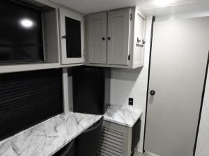 Apex Ultra-Lite 242BARV Photo