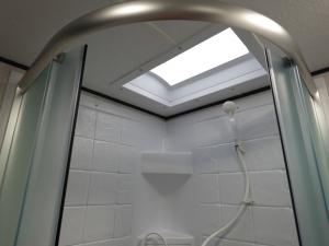Apex Ultra-Lite 242BARV Photo