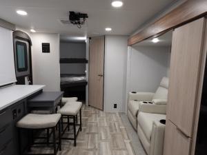 Tracer 250BH Photo