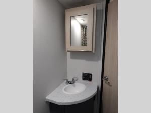 Tracer 250BH Photo