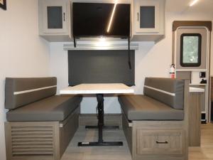 Freedom Express Ultra Lite 245RKS Photo
