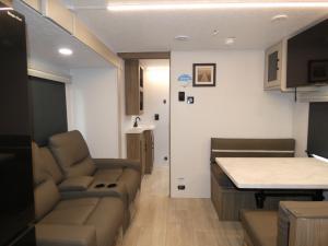 Freedom Express Ultra Lite 245RKS Photo