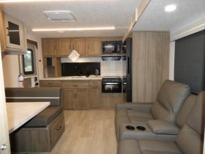 Freedom Express Ultra Lite 245RKS Photo