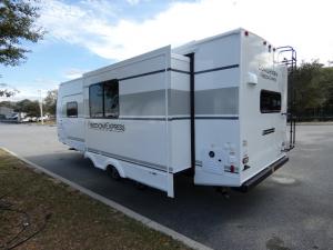 Freedom Express Ultra Lite 245RKS Photo