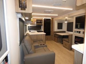 Freedom Express Ultra Lite 274RKS Photo