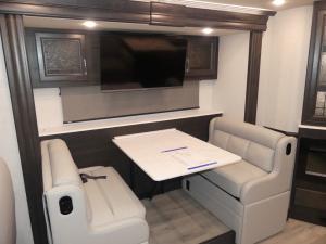 Nautica 33TL Photo