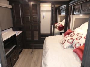 Nautica 33TL Photo