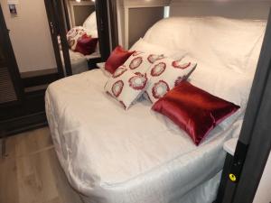 Nautica 33TL Photo