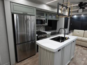Regency 3721FDB Photo