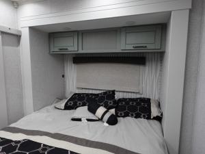 Regency 3721FDB Photo