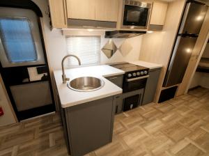 Tracer 270BHSLE Photo