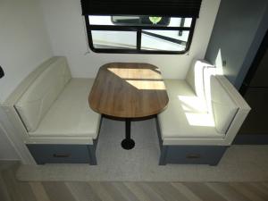 Crusader 250RLX Photo