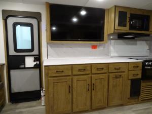 Freedom Express Ultra Lite 298FDS Photo