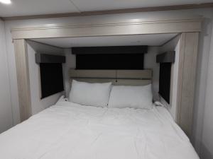 Solitude 380FL Photo